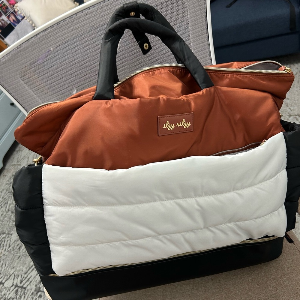 Itzy Ritzy Dream Weekender Travel Bag - Like New!!
